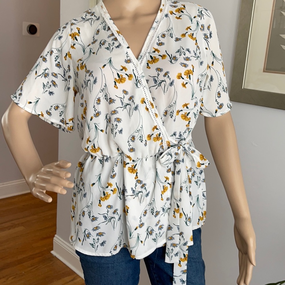 Tie front flower top size Medium